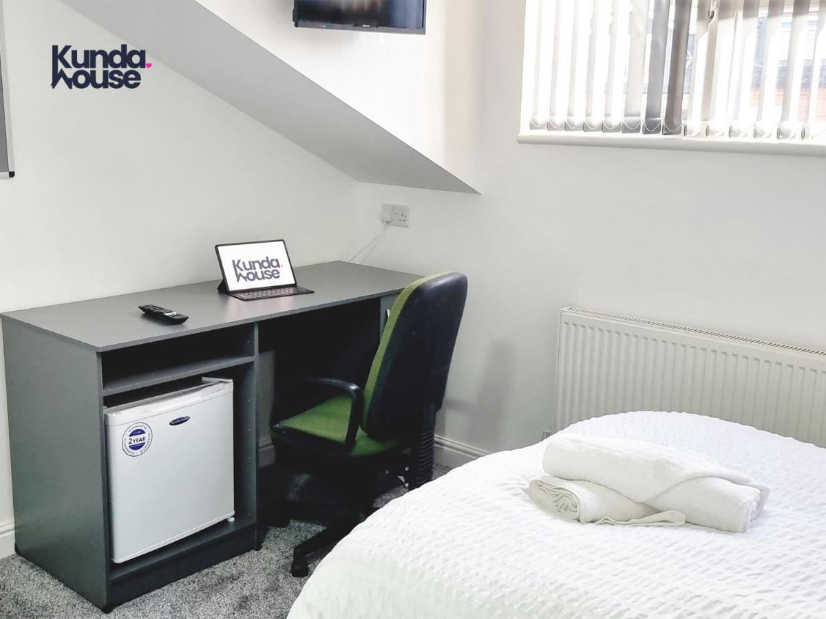 Holiday home Elegant Ensuite Near City Centre - Kunda House Birmingham
