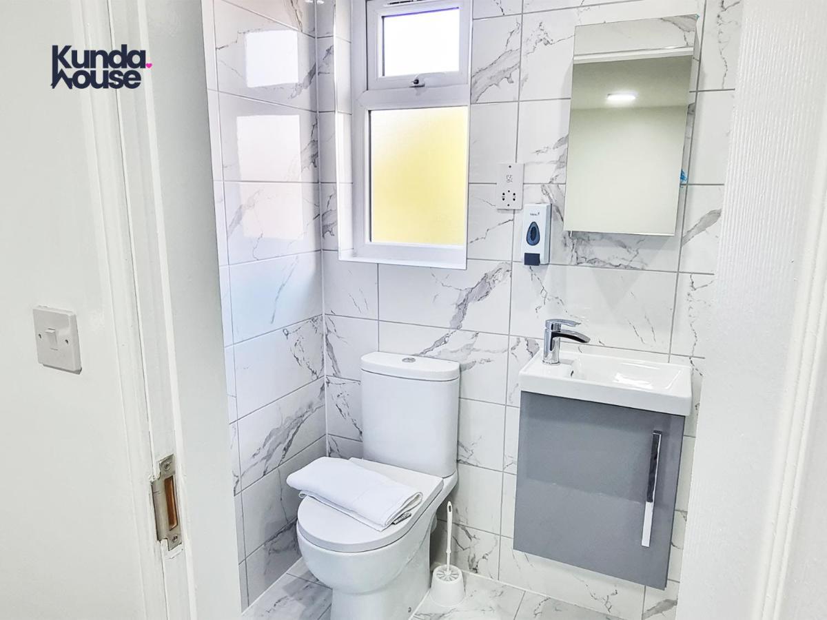 Elegant Ensuite Near City Centre - Kunda House