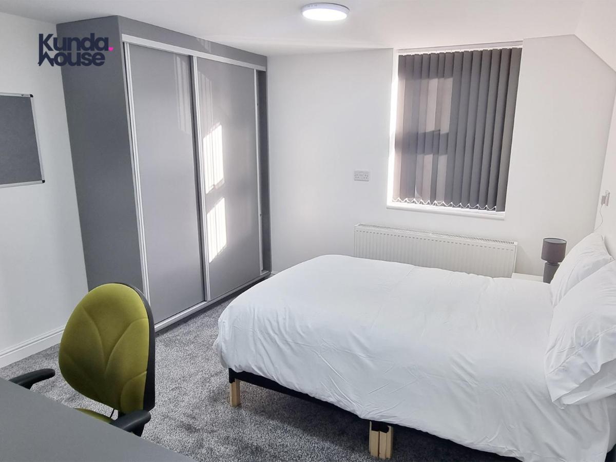 Elegant Ensuite Near City Centre - Kunda House